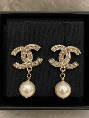Chanel pearl drop earrings